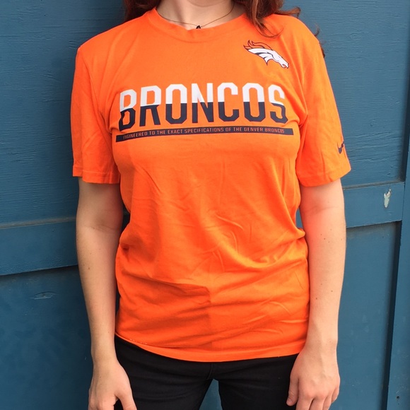 *LEGIT* NFL Broncos t-shirt. NEVER EVEN WORN ONCE - Picture 1 of 2